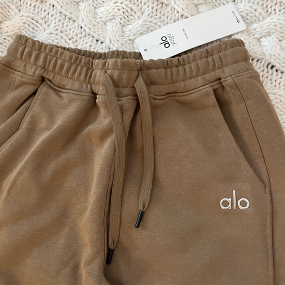 Alo Yoga Sweatpants (NWT) - Picture 3 of 6